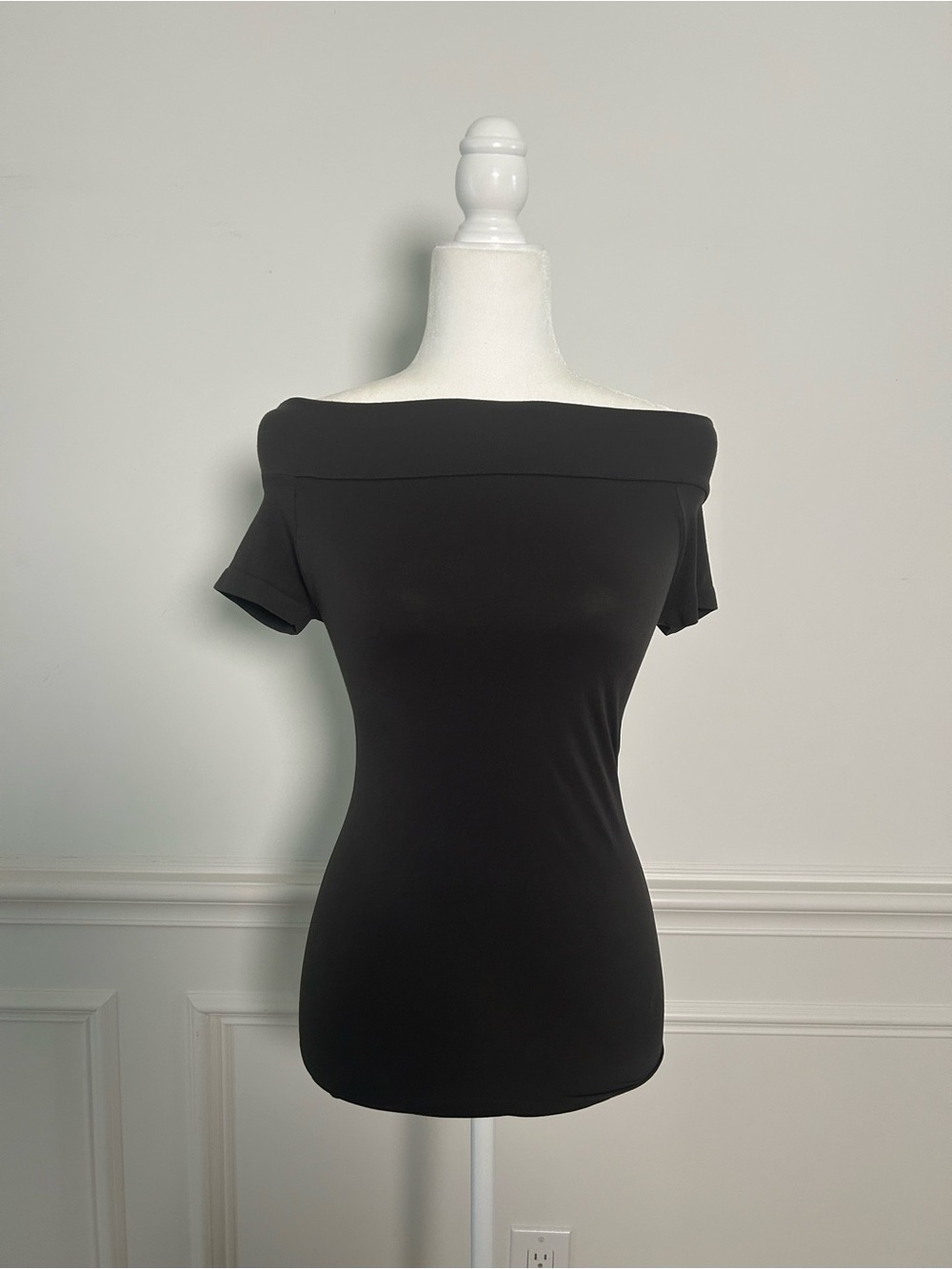 Nikibiki Off-Shoulder Black Crop Top One Size